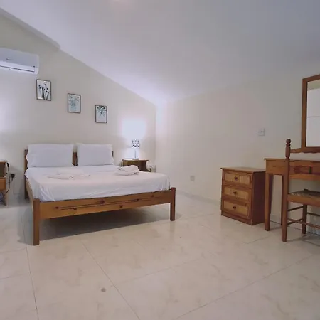 Sea And Salt Panoramic View Apartment Larnaca