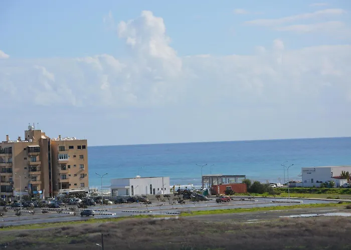 Sea And Salt Panoramic View Apartamento Lárnaca